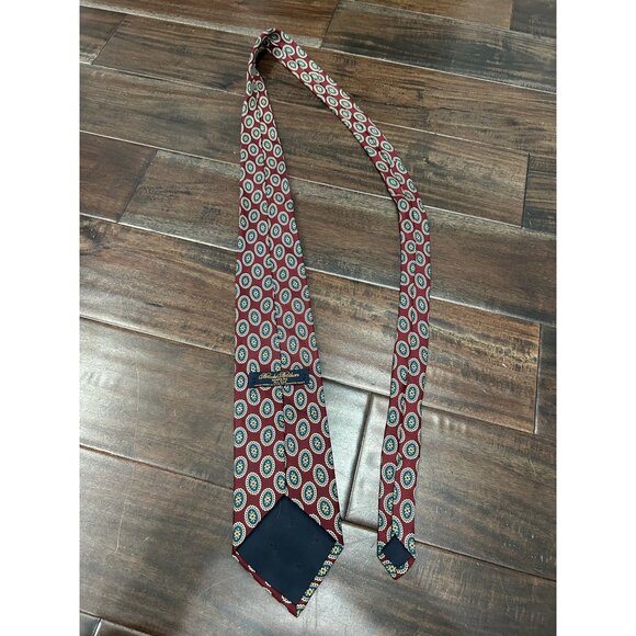 Brooks Brothers Makers Classic Burgundy Silk Tie With Medallion Pattern - Picture 4 of 7